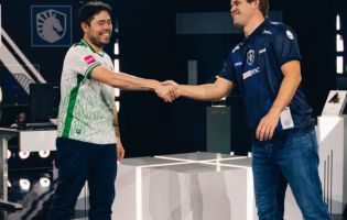 Magnus Carlsen møter Alireza Firouzja i finalen i Esports World Cup Chess etter en nervepirrende semifinale