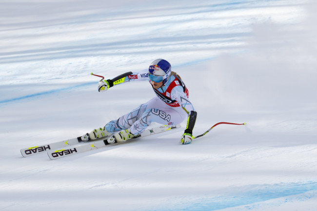 Lindsey Vonn faller alvorlig en uke etter å ha pådratt seg en korsbåndsskade i vinter-OL