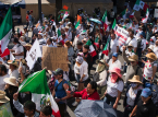 Tusenvis demonstrerer i Mexico under VM-&aring;pningen: L&aelig;rere og p&aring;r&oslash;rende til savnede i narkotikakrigen