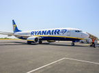 Mann ble nesten sugd ut gjennom et vindu p&aring; en Ryanair-flyvning