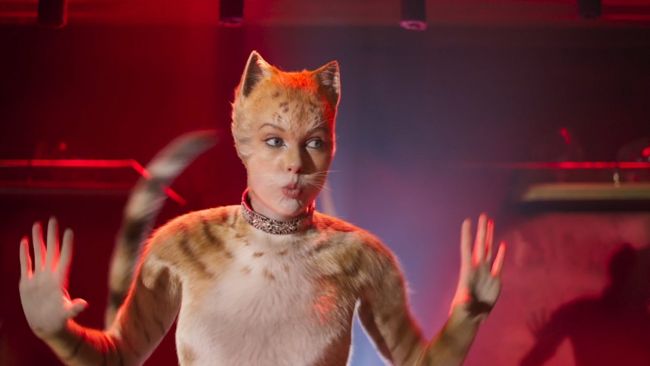 Taylor Swift blir første artist noensinne til å innta de 14 øverste plassene på hitlistene... samtidig
