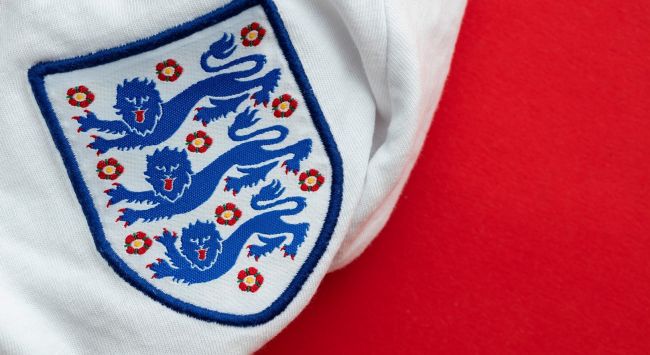 Storbritannias statsminister Keir Starmer antyder at det kan bli en helligdag hvis England vinner VM